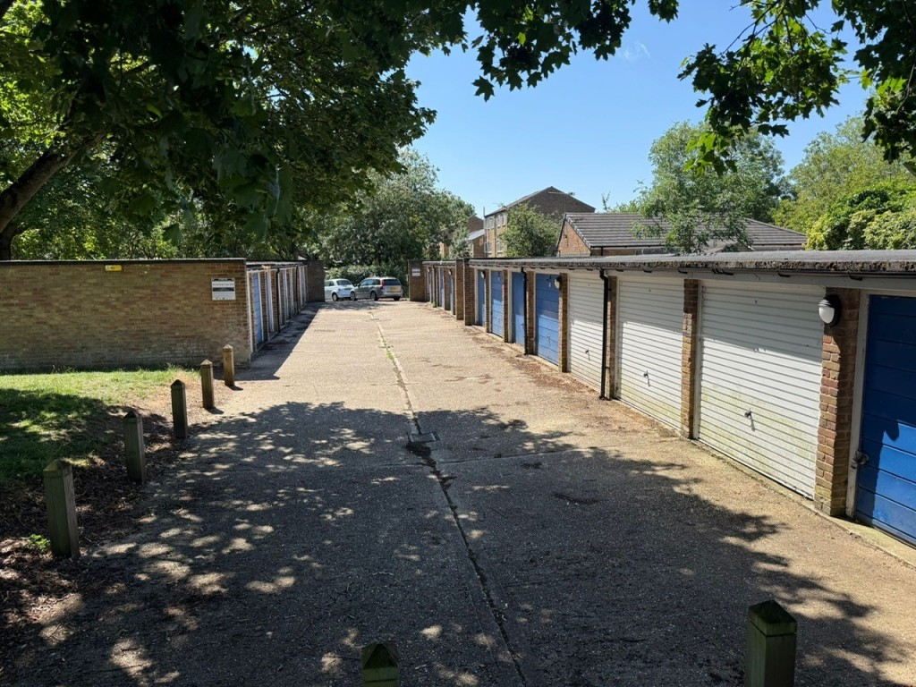 Lot: 23 - 18 LOCK-UP GARAGES FOR INVESTMENT - View of the garages from the end of the block